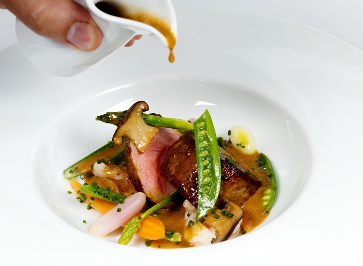 cuisine gastronomique, viande, légumes, champignons